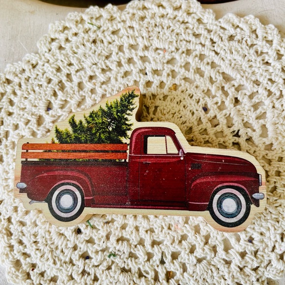 *Fresh Cut Tree & Truck Wood Sitter - Picture 3 of 12